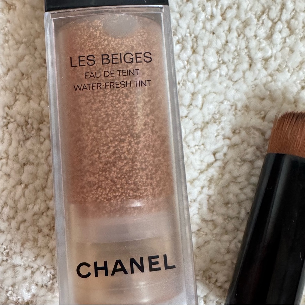 CHANEL Les Beiges Eau De Teint Water-Fresh Tint - Medium Light